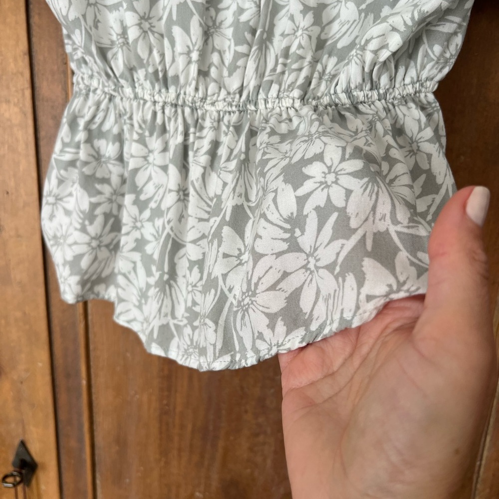 Abercrombie & Fitch Gray Floral Top - Picture 6 of 6
